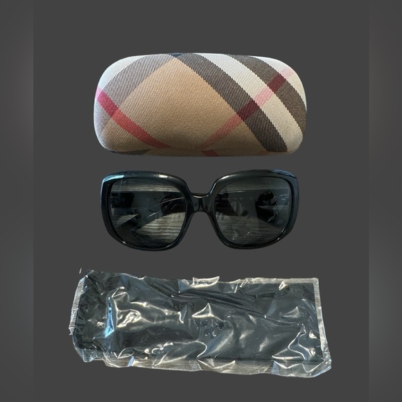 NWOT Burberry Sunglasses including Case and unopened Burberry Dustcloth - Picture 1 of 8